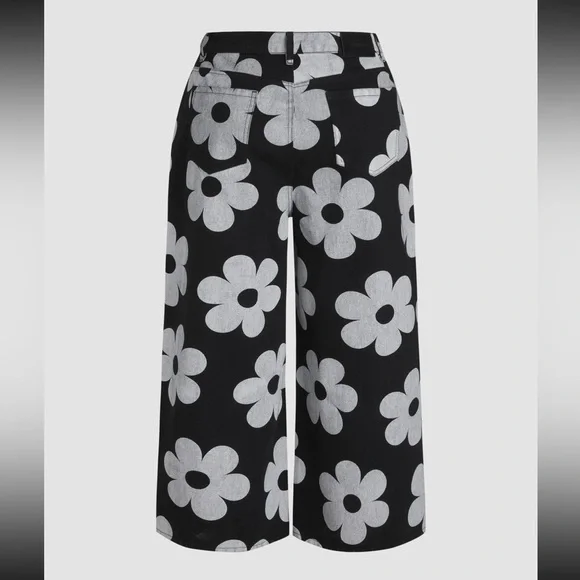 CIDER | Floral Black and Gray Jeans | CURVE & PLUS - Picture 4 of 5